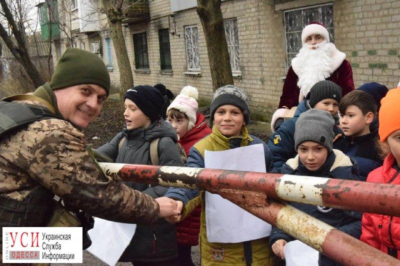 Школьники из прифронтовой Волновахи на День Святого Николая сделали подарки бойцам одесской 28-й мехбригады (фото) «фото»