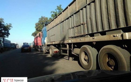 В Южном впервые установили весы для фур, чтобы они не уничтожали дороги «фото»