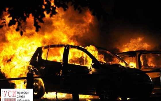 В Киеве сожгли элитный внедорожник одесского полицейского «фото»