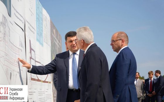 Кабмин снова пообещал начать реконструкцию одесской “взлетки” «фото»