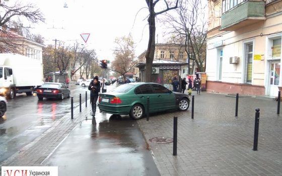 Велодорожка в центре Одессы превратилась в хаотичную парковку (фото) «фото»