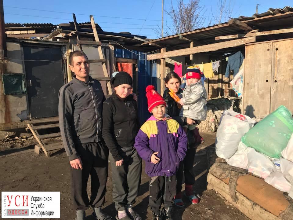 Одесская семья, живущая в вагончике на свалке, нуждается в помощи (фото) «фото»