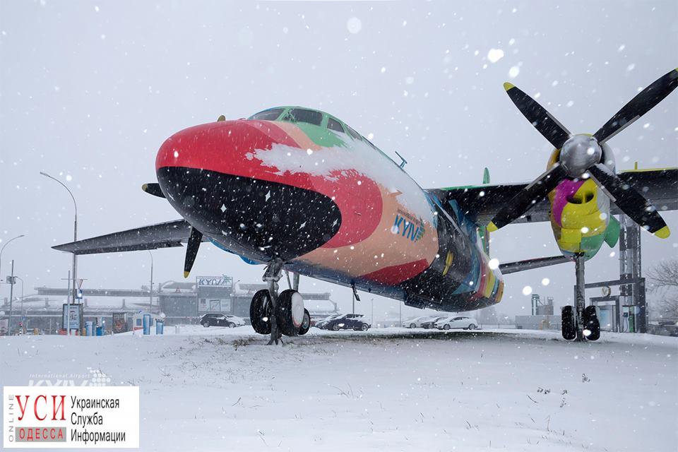 Из-за обильного снегопада появились проблемы в авиасообщении между Одессой и Киевом (фото) «фото»