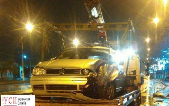 На Таирова пьяный водитель влетел в светофор (фото) «фото»