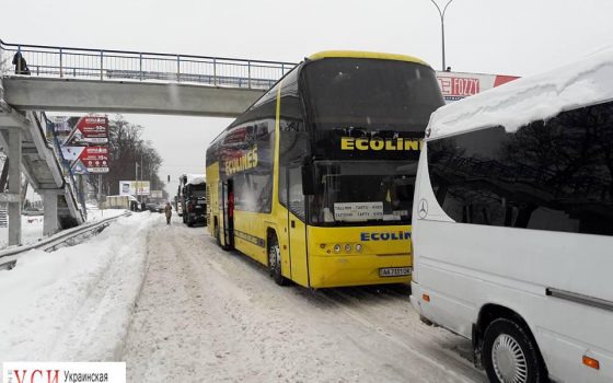 Трассу Одесса — Киев замело снегом: застрявшим нужна помощь (фото) «фото»