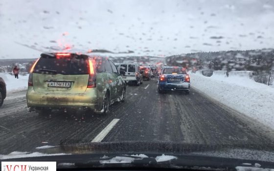 Трасса Киев – Одесса парализована из-за заснеженной дороги и фур (фото) «фото»