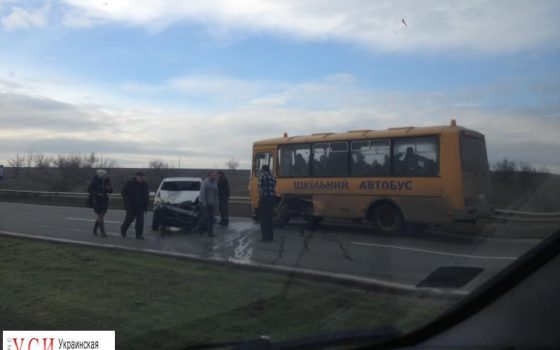 Под Одессой школьный автобус попал в аварию (фото) «фото»
