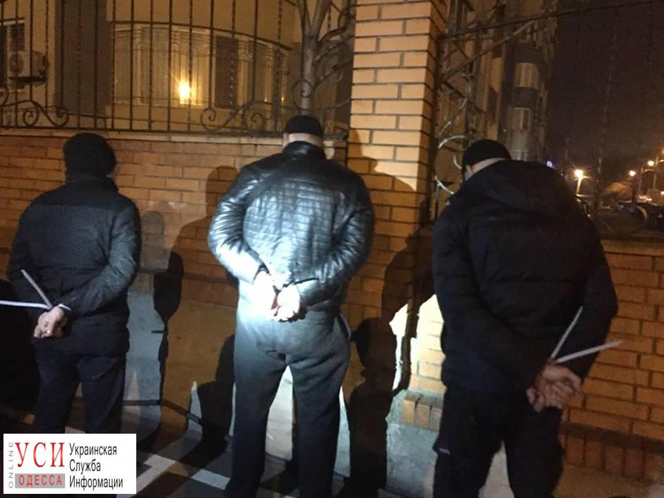 В Одессе выкрали женщину у парадной для вымогательства (фото) «фото»