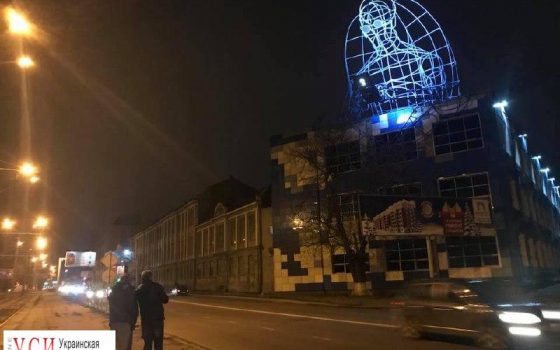 На крыше “Стальканата” появился ангел со смартфоном (фото) «фото»