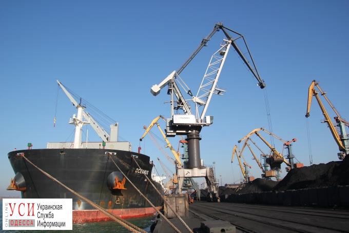 В порт “Южный” прибыли два последних в этом году балкера с углем (фото) «фото»