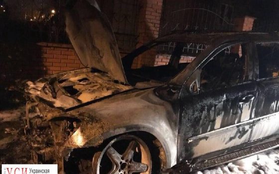 Ночью в Одессе подожгли машину депутата (фото) «фото»