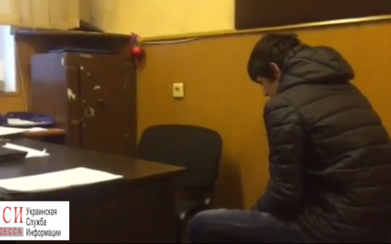 В Одессе задержали наркомана, который требовал 4 миллиона долларов, угрожая взорвать аэропорт (видео) «фото»
