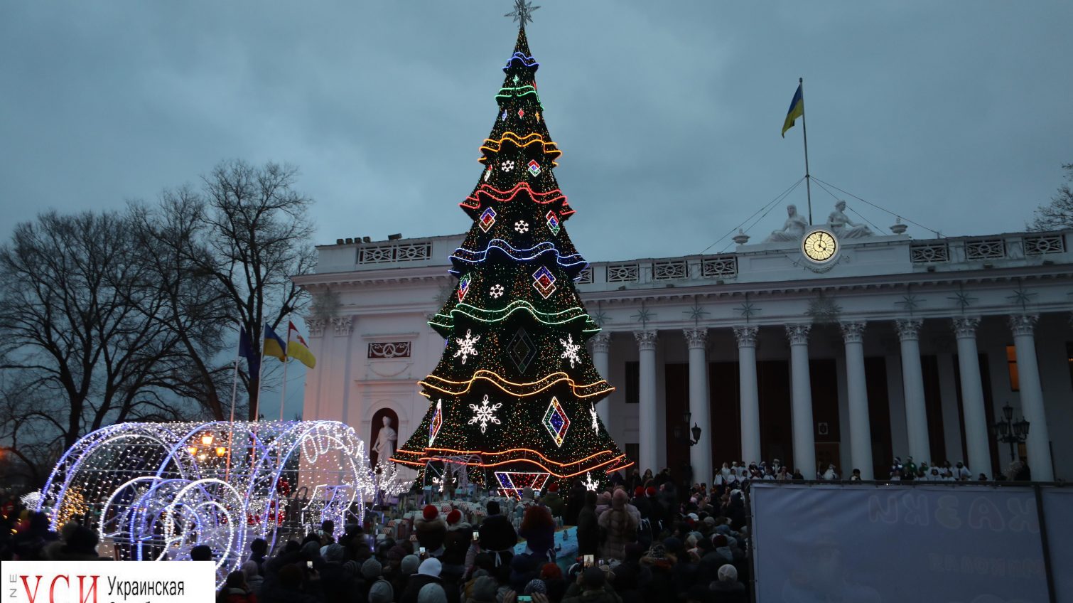 Открытие елки, парад троллейбусов и новый рекорд: Одесса отметила День Святого Николая （фоторепортаж） «фото»