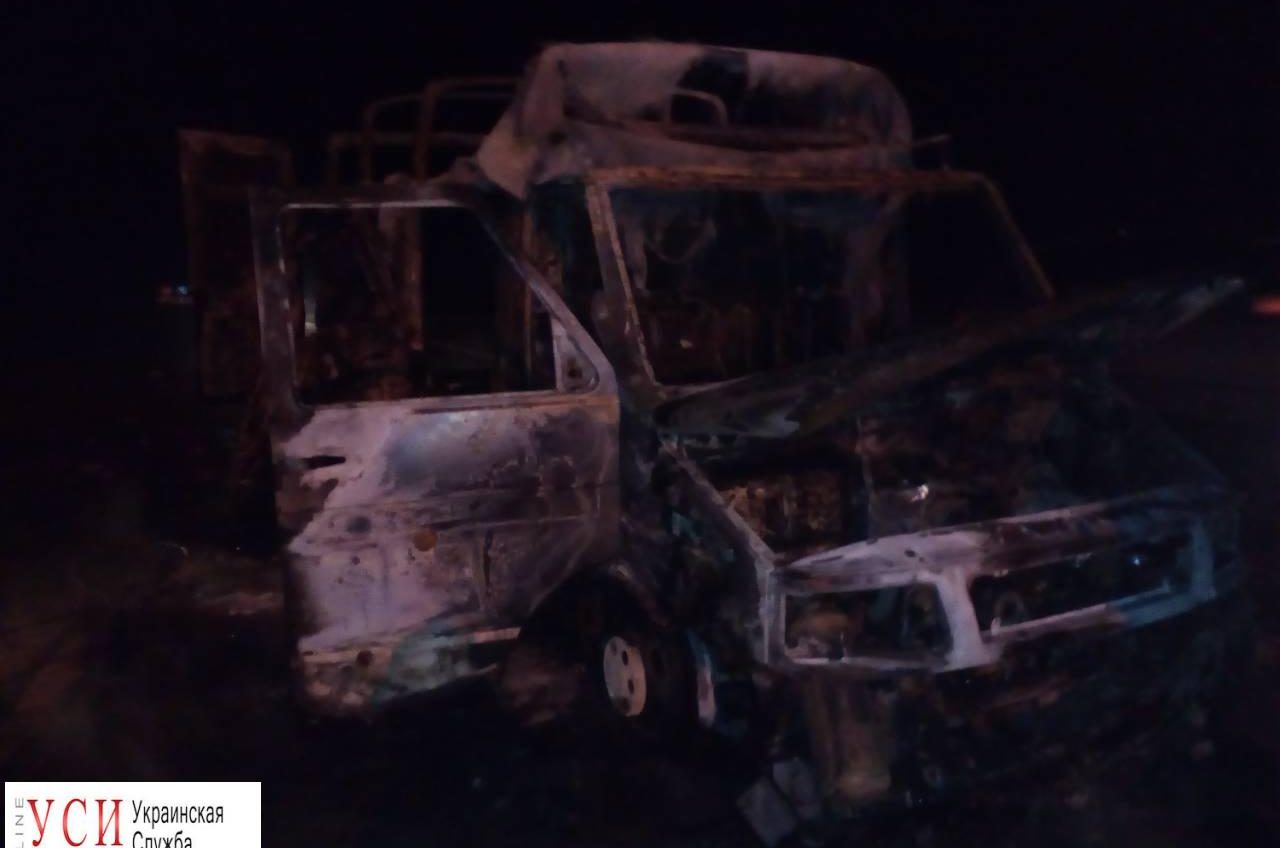 В Одессе у авторынка дотла сгорел автобус (фото) «фото»
