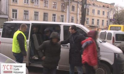 Полицейские обнаружили квартиру в Одессе с 16 мигрантами (фото) «фото»