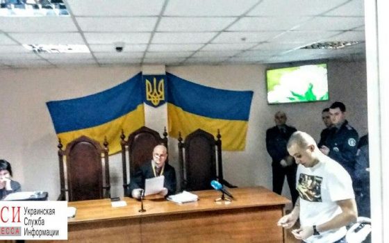 Активисту Стерненко, подозреваемому в “крышевании” наркоточек, так и не избрали меру пресечения (фото) «фото»