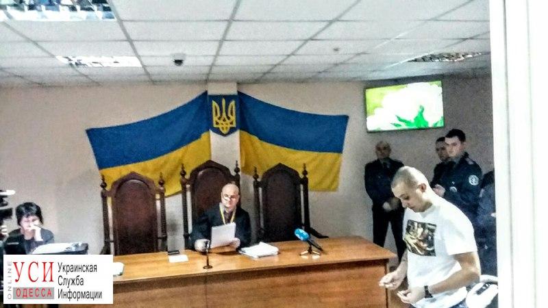 Активисту Стерненко, подозреваемому в “крышевании” наркоточек, так и не избрали меру пресечения (фото) «фото»