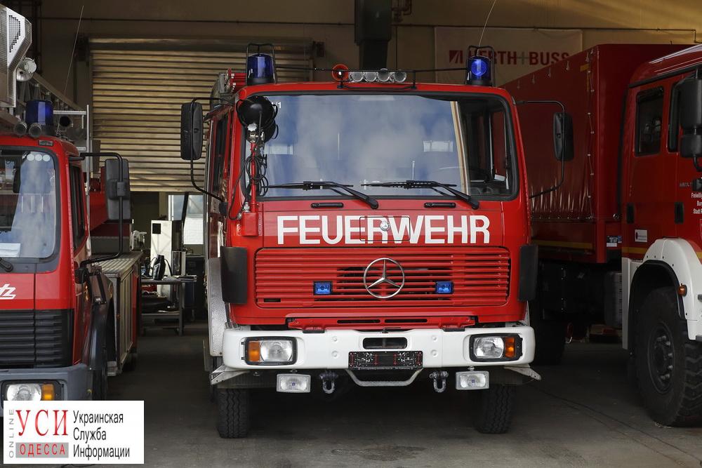 Город-побратим Одессы подарил городским спасателям пожарную автоцистерну (фото) «фото»