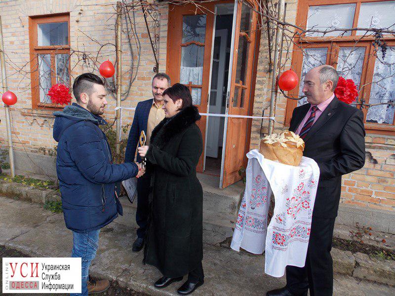 Сироте на Новый год подарили дом в Одесской области (фото) «фото»