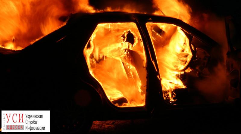 В Одессе ночью сгорели два автомобиля «фото»