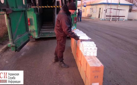 На границе обнаружили “пустую” фуру с контрабандными сигаретами (фото) «фото»