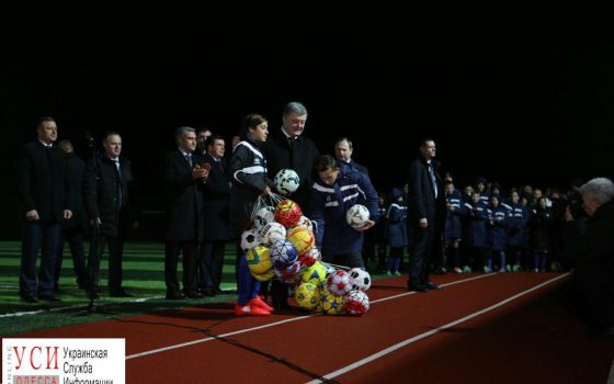 Визит президента в Маяки: 8 сирот получили жильё, а футболисты – мячи (фото) «фото»