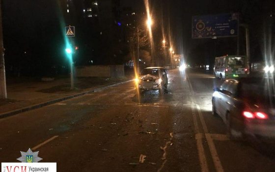 На поселке Котовского пьяный водитель внедорожника врезался в “Smart” (фото) «фото»