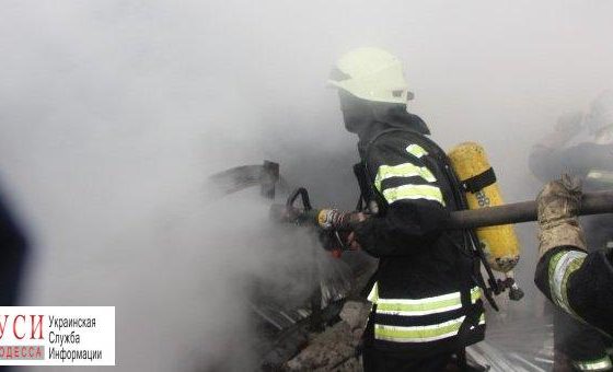 Ночью на Люстдорфской дороге сгорели два ларька с пивом и суши «фото»