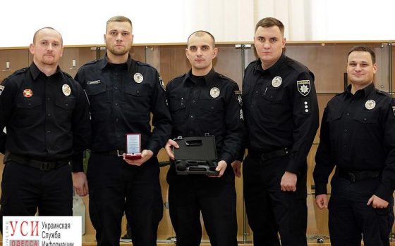 Аваков наградил одесских патрульных за ликвидацию “стрелка с Новосельского” (фото) «фото»