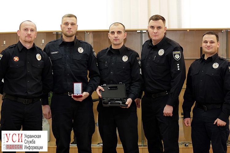 Аваков наградил одесских патрульных за ликвидацию “стрелка с Новосельского” (фото) «фото»