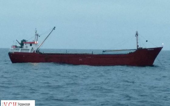 Три катера ВМС со стрельбой ловили танзанийское судно контрабандистов под Одессой «фото»