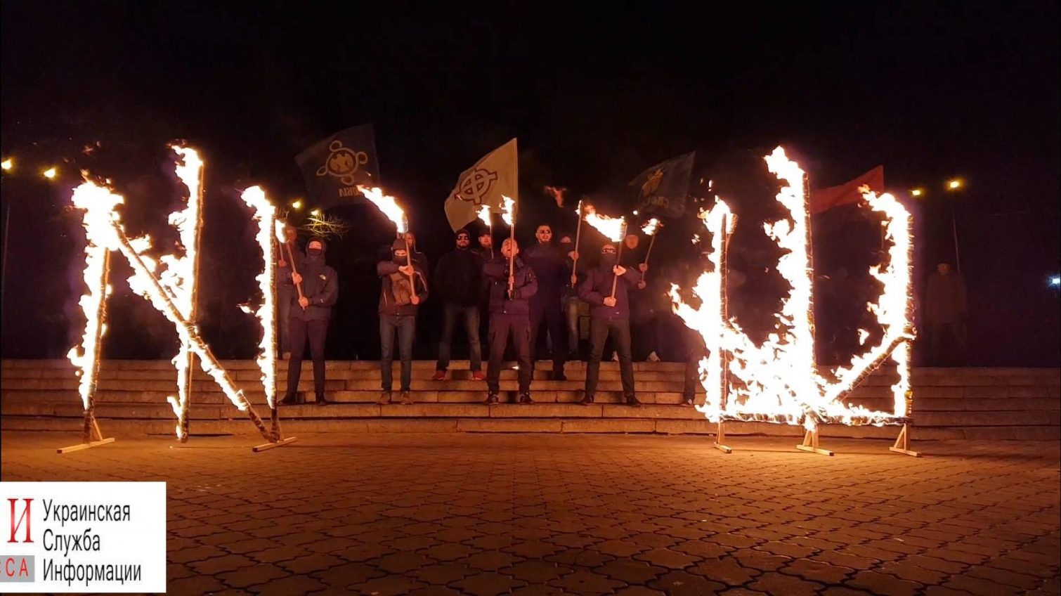 Одесские националисты зажгли факелы в честь дня рождения Бандеры «фото»