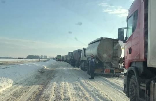 На трассе Одесса – Киев по-прежнему огромные пробки (фото, видео) «фото»