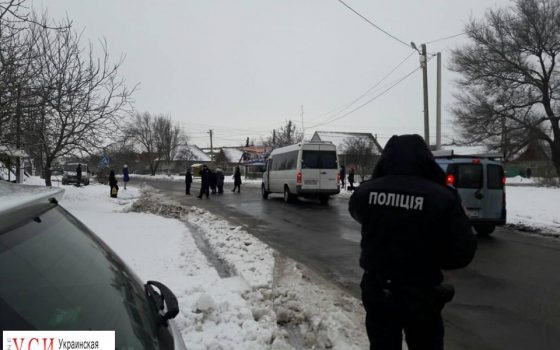 Село у Белгорода-Днестровского 5 суток без света: люди перекрыли трассу (фото) «фото»