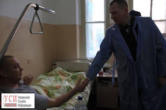 Замначальника Нацполиции Украины Аброськин проведал в больнице раненного в перестрелке на Новосельского полицейского (фото) «фото»