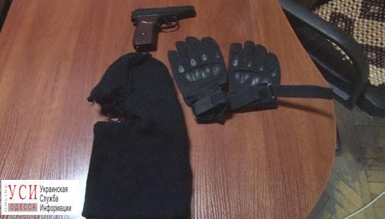 В Одессе двое пьяных мужчин грозились расстрелять посетителей кафе (фото) «фото»