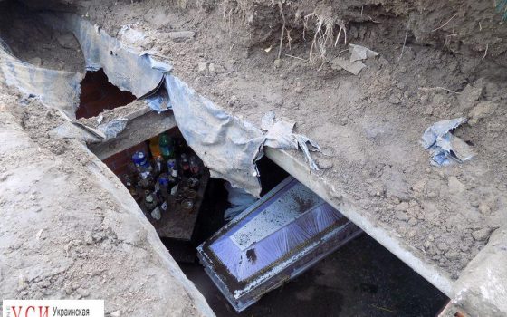 Неизвестные разрыли захоронение на кладбище под Одессой (фото) «фото»