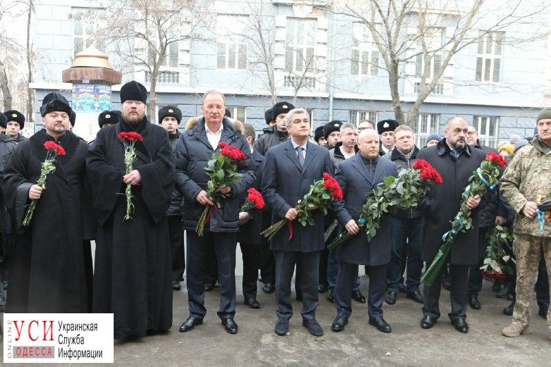 В Одессе почтили память студентов, погибших в бою под Крутами (фото) «фото»