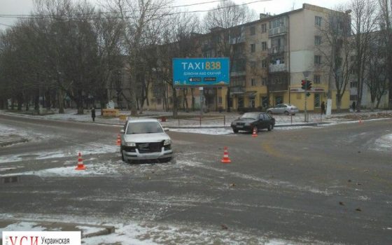 Авария на Варненской: столкнулись две легковушки (фото) «фото»