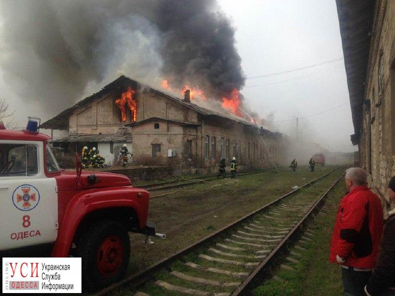Возле сквера Гамова в Одессе горят склады «фото»
