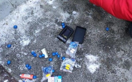 Одесские патрульные задержали “закладчика” наркотиков (фото) «фото»