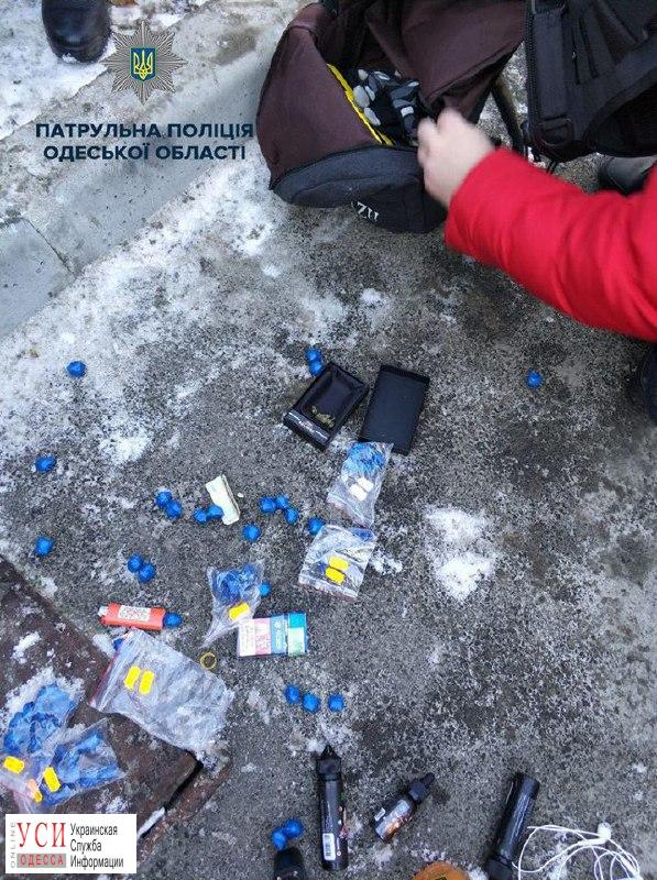 Одесские патрульные задержали “закладчика” наркотиков (фото) «фото»