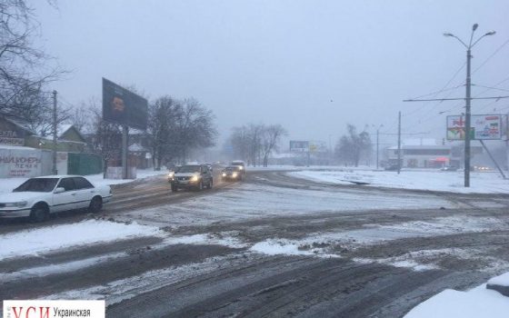 Одессу накрыл снег: дороги покрылись корочкой льда (фото) «фото»