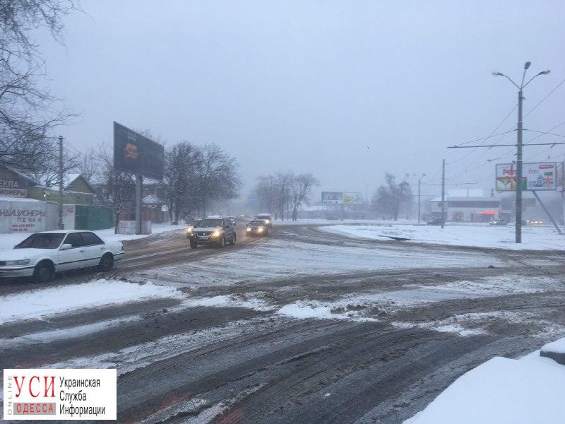 Одессу накрыл снег: дороги покрылись корочкой льда (фото) «фото»