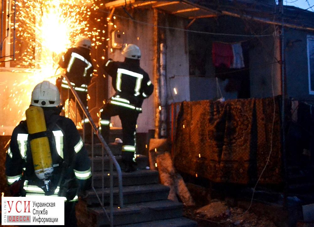 Утром пожарные штурмовали квартиру на Молдаванке (фото) «фото»