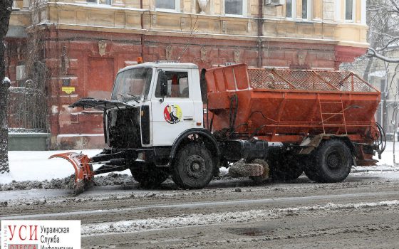Из-за сильного снегопада в Одессе и области закрыли въезд грузовикам «фото»