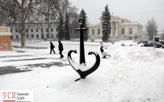 В Одессу пришла зима: как преобразился город в снегопад (фоторепортаж) «фото»