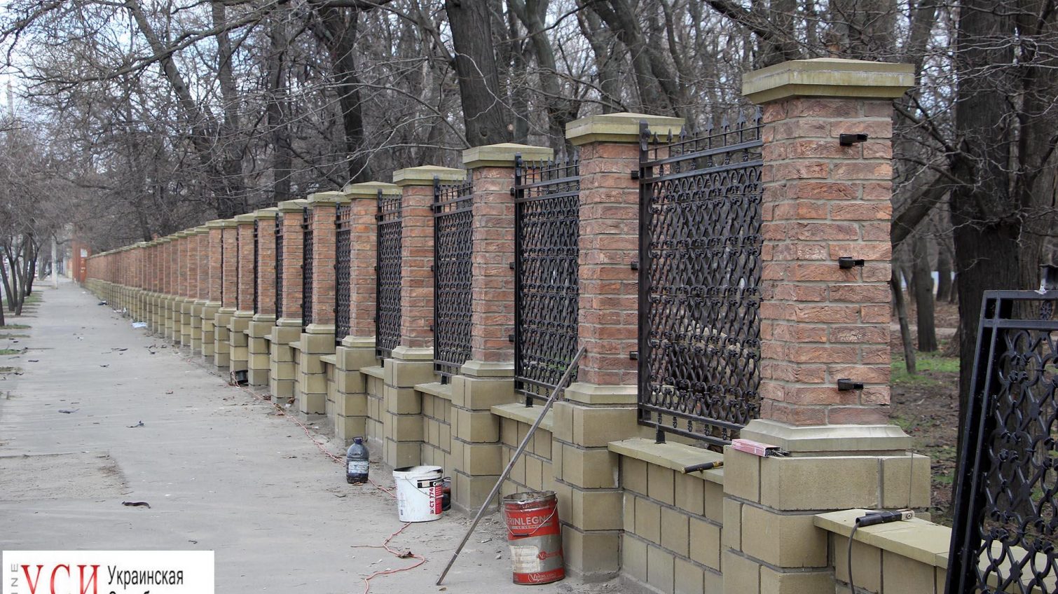 В Одессе вокруг парка установили кованый забор (фотофакт) «фото»