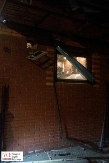 В Белгороде-Днестровском неизвестный расстрелял кафе из гранатомета (фото) «фото»