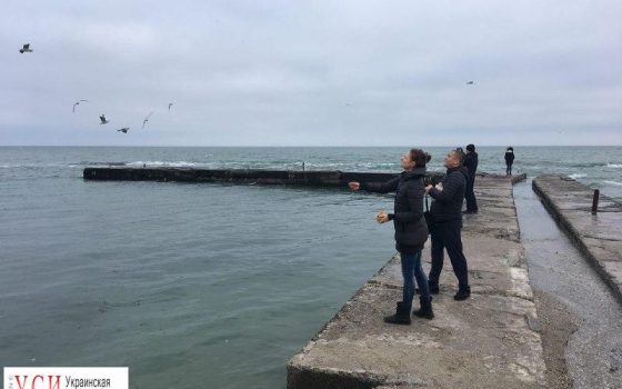 В аномально теплое Рождество на пляжах Одессы собрались тысячи отдыхающих (фото) «фото»